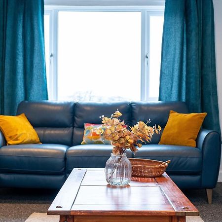 Lovely 3-Bedroom Flat With Free Parking Bridge of Allan Ngoại thất bức ảnh