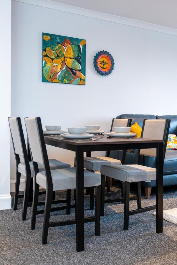 Lovely 3-Bedroom Flat With Free Parking Bridge of Allan Ngoại thất bức ảnh