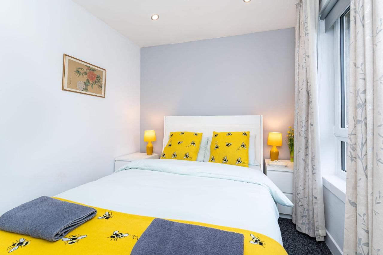 Lovely 3-Bedroom Flat With Free Parking Bridge of Allan Ngoại thất bức ảnh