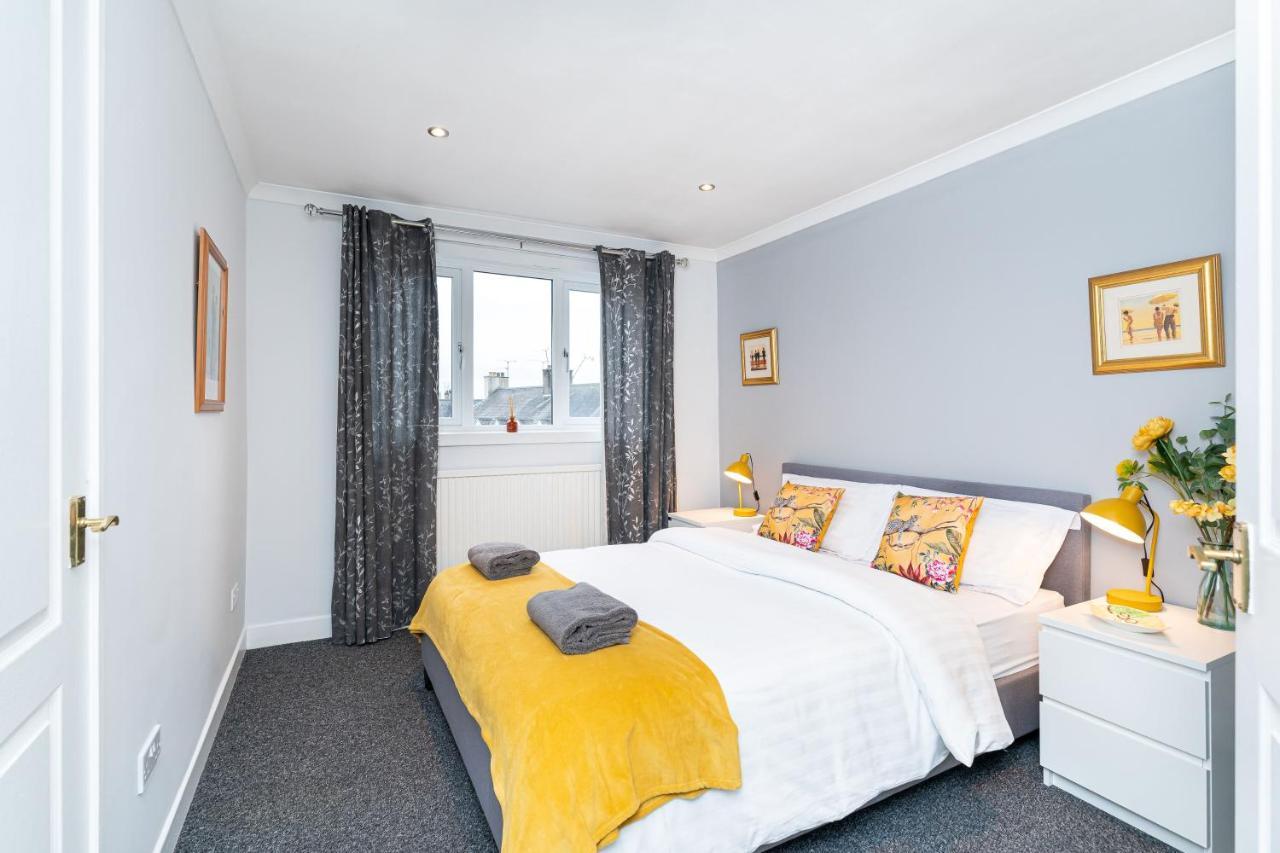 Lovely 3-Bedroom Flat With Free Parking Bridge of Allan Ngoại thất bức ảnh