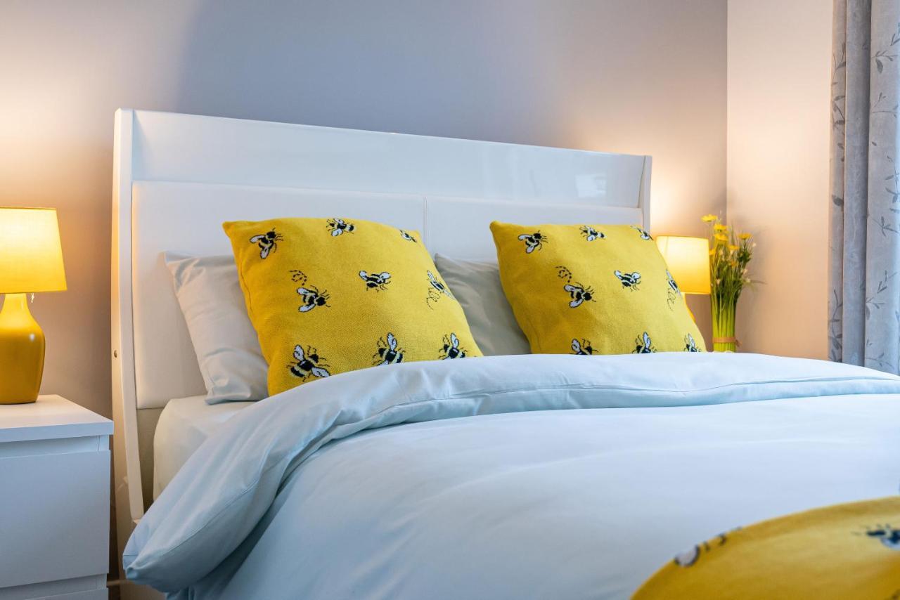 Lovely 3-Bedroom Flat With Free Parking Bridge of Allan Ngoại thất bức ảnh