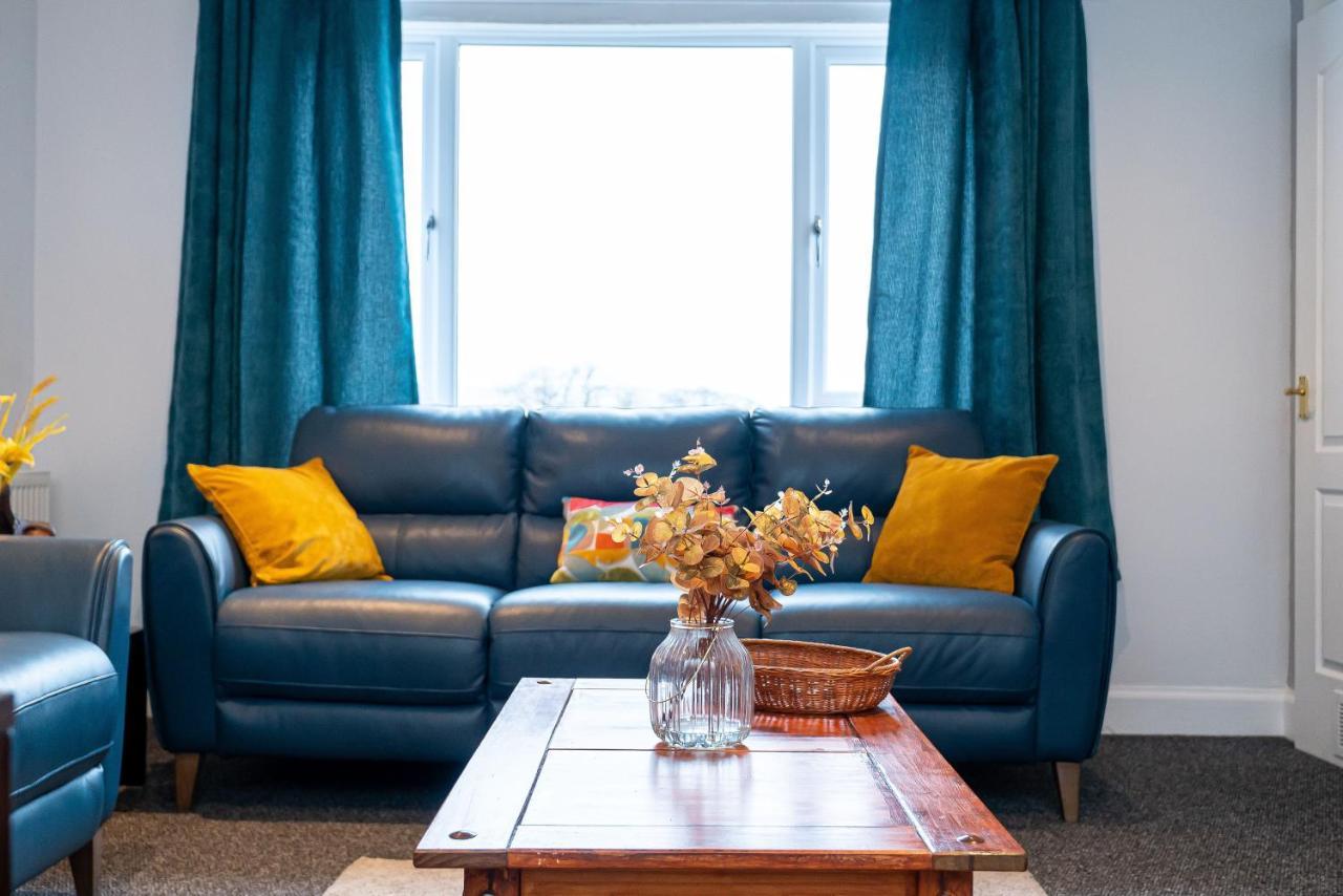 Lovely 3-Bedroom Flat With Free Parking Bridge of Allan Ngoại thất bức ảnh