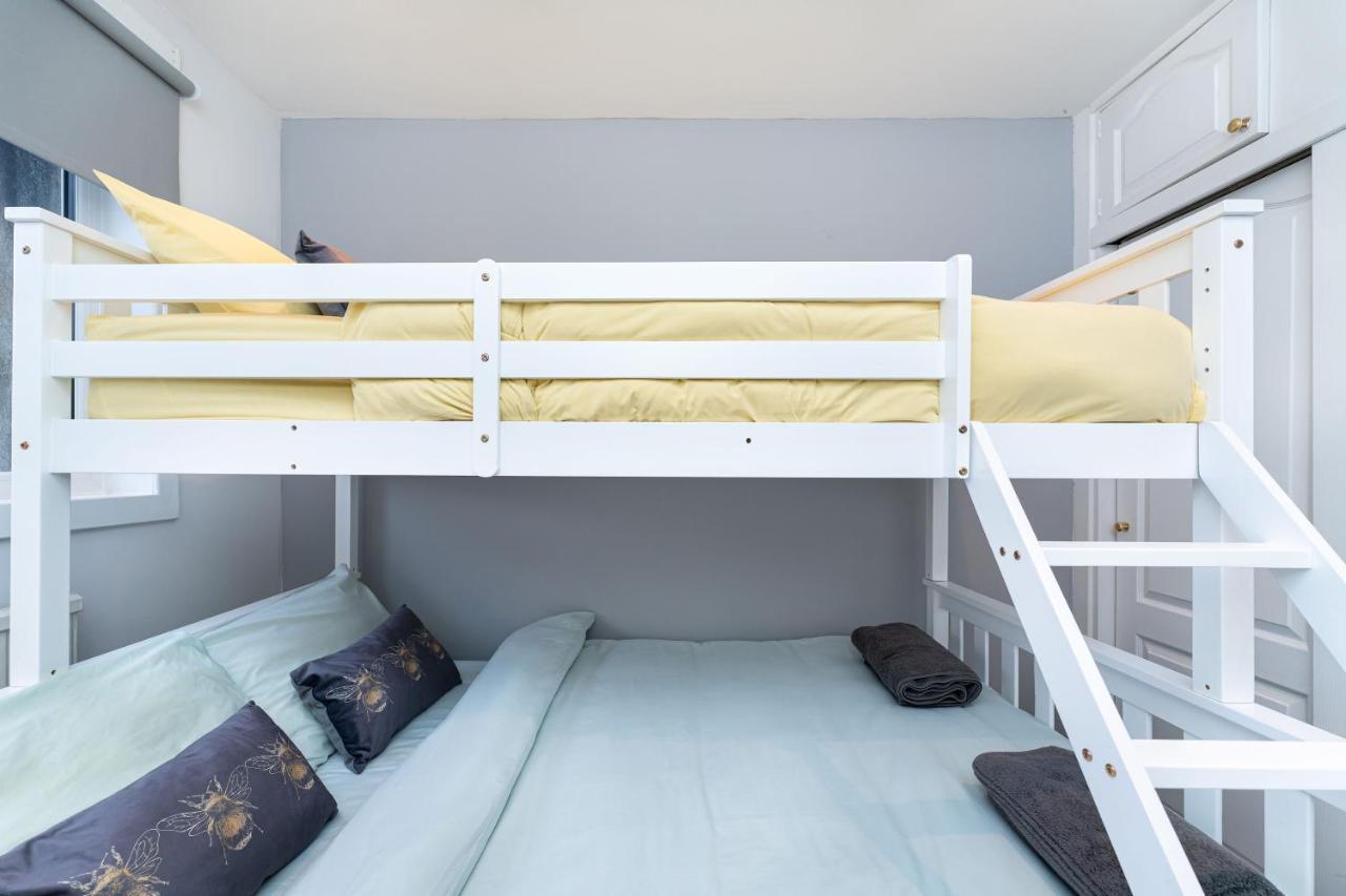 Lovely 3-Bedroom Flat With Free Parking Bridge of Allan Ngoại thất bức ảnh