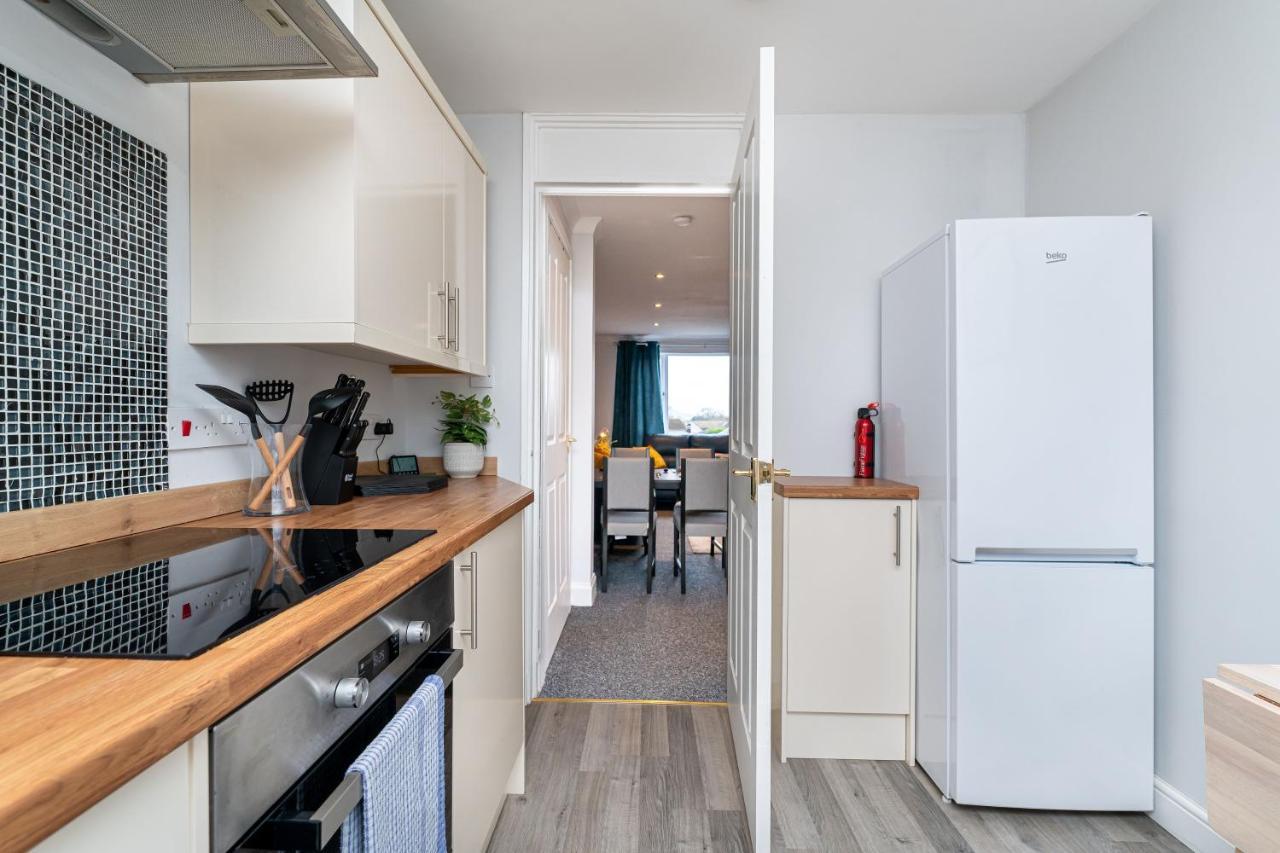 Lovely 3-Bedroom Flat With Free Parking Bridge of Allan Ngoại thất bức ảnh