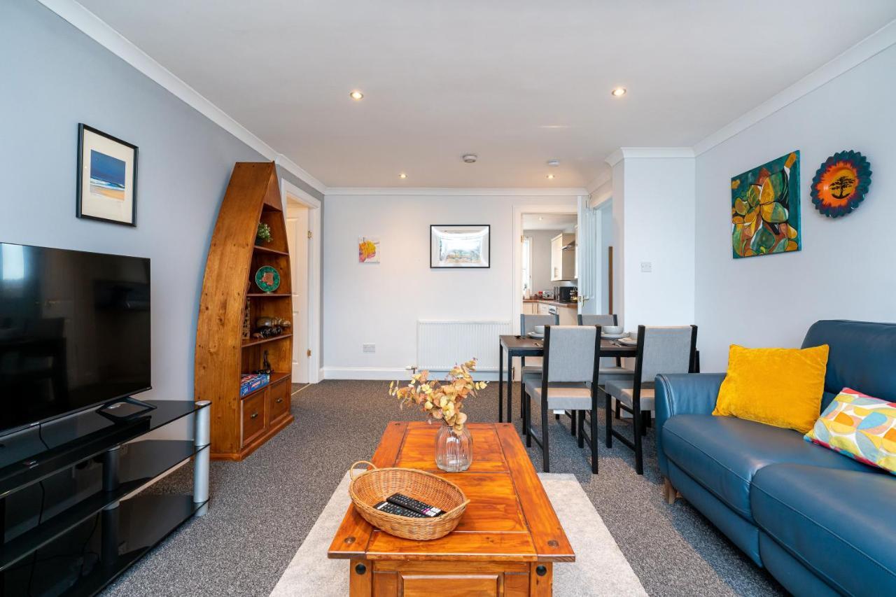 Lovely 3-Bedroom Flat With Free Parking Bridge of Allan Ngoại thất bức ảnh