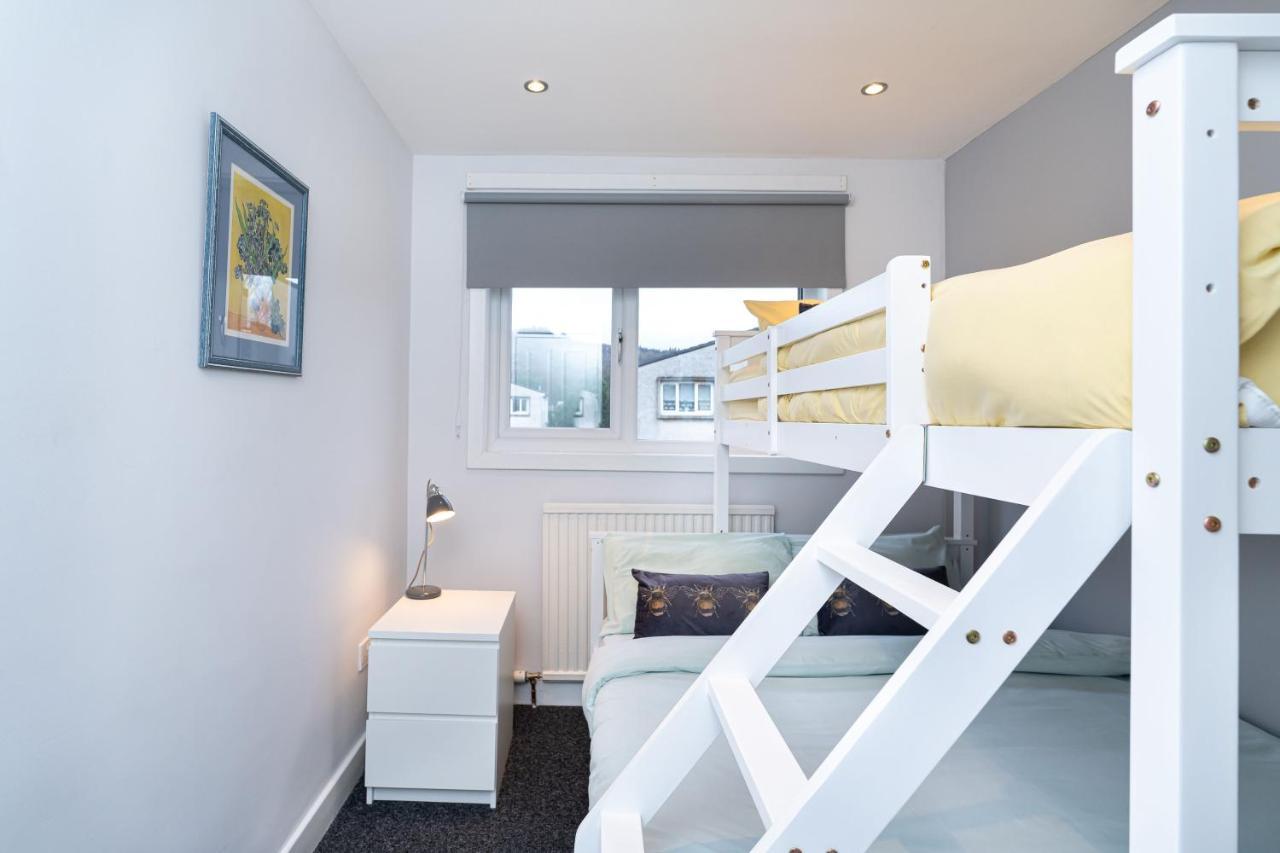 Lovely 3-Bedroom Flat With Free Parking Bridge of Allan Ngoại thất bức ảnh
