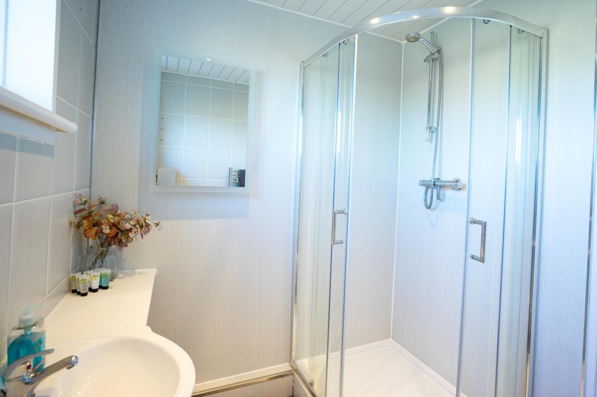 Lovely 3-Bedroom Flat With Free Parking Bridge of Allan Ngoại thất bức ảnh